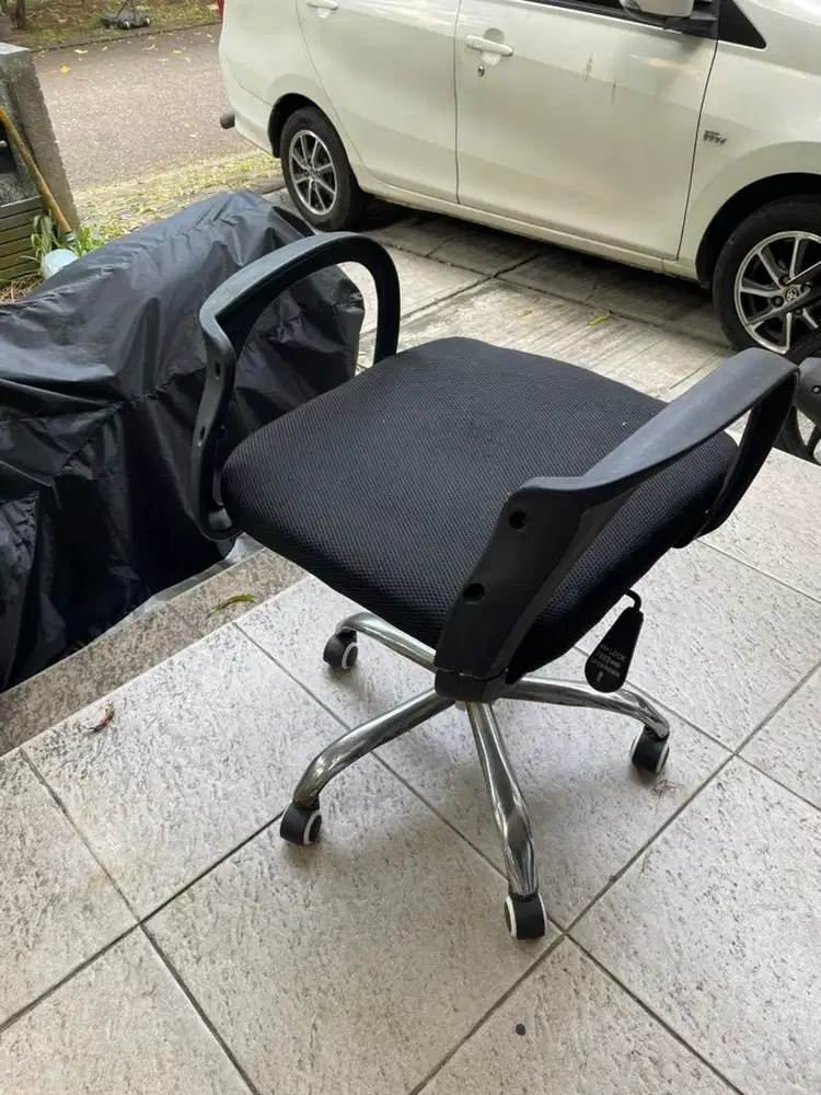 kursi kantor tanpa senderan
