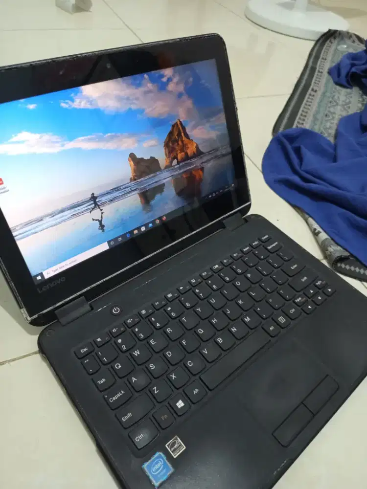Notebook bekas Lenovo Yoga N23 Touchscreen