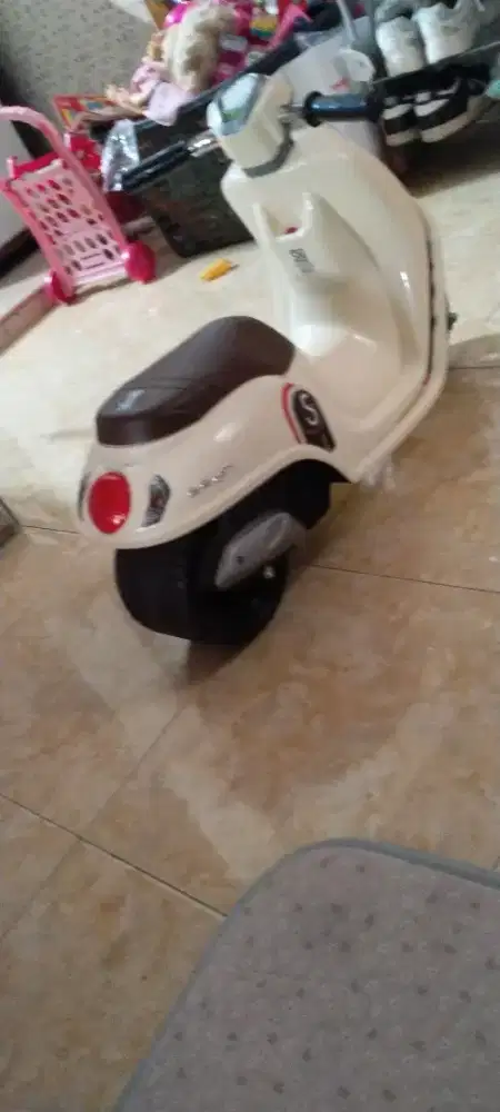 Motor motoran  warna white