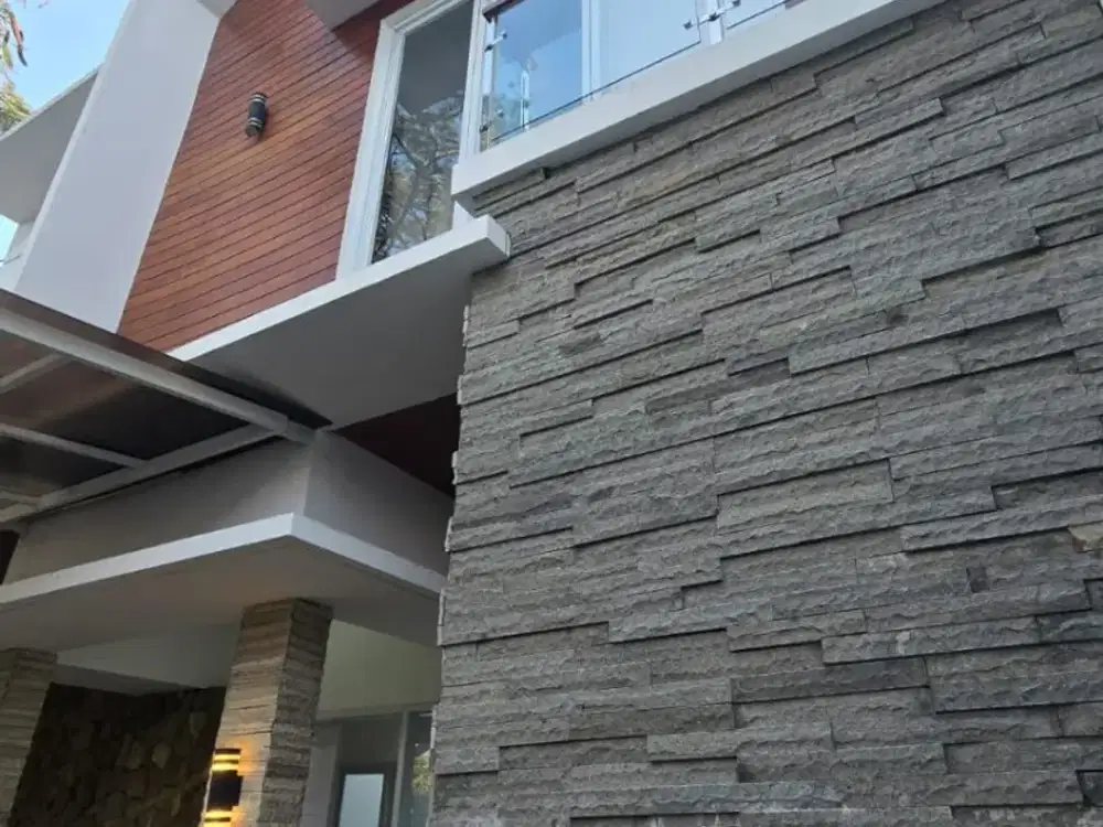 DI JUAL VILLA AREA NUSA DUA DEKAT DENGAN PINTU TOL BALI