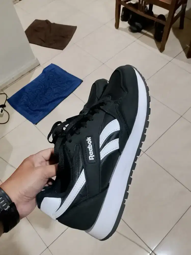 Sepatu reebook size 43 masih mulus 98%