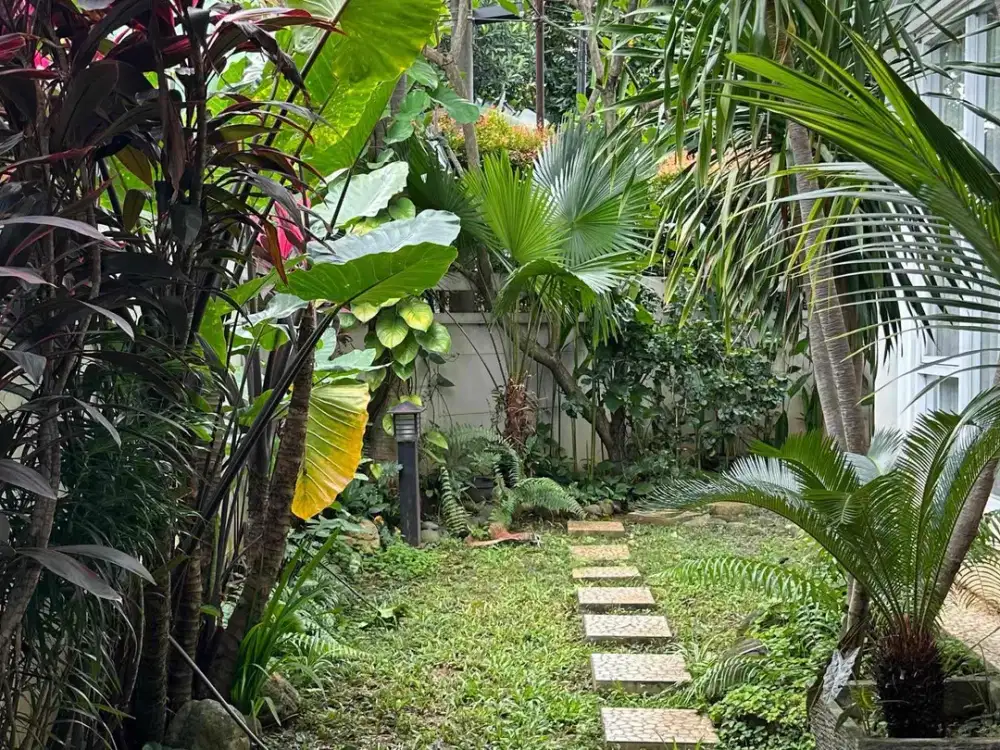 Villa Melati Mas Serpong – Rumah Hoek 2,5 Lantai Siap Huni Hadap Selatan Barat