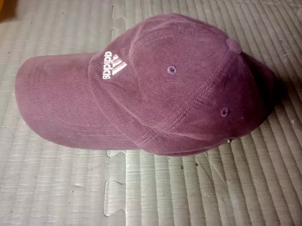 Di jual topi orizinal .merek Adidas jenis kodorai kondisi 90 persen