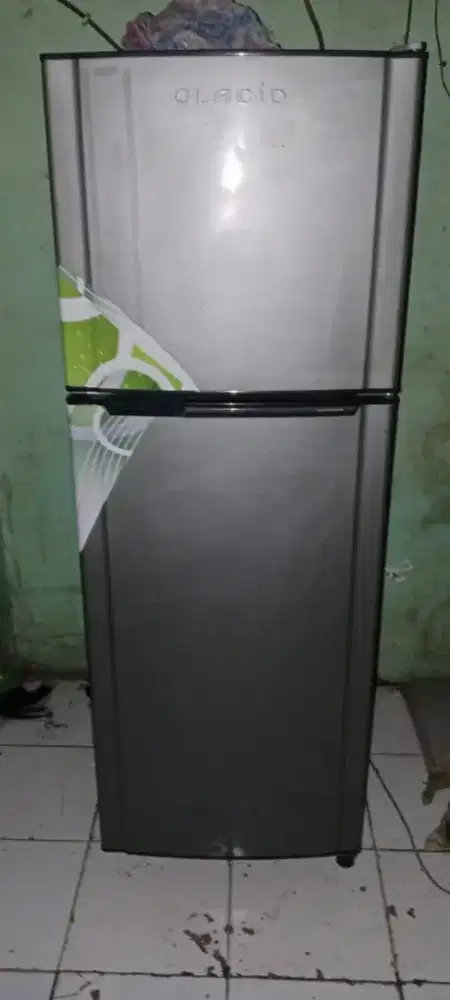Kulkas 2 pintu toshiba glacio