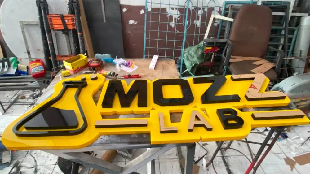 Huruf timbul akrilik non lampu Ukura 150 x 75