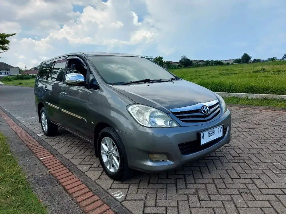 Toyota Innova G Diesel Automatic Matik 2011