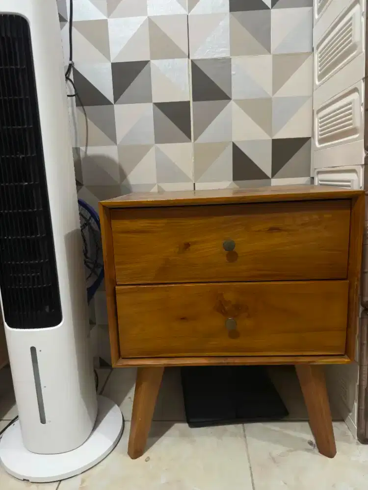 Nakas (Laci Tempat Tidur) Kayu Jati