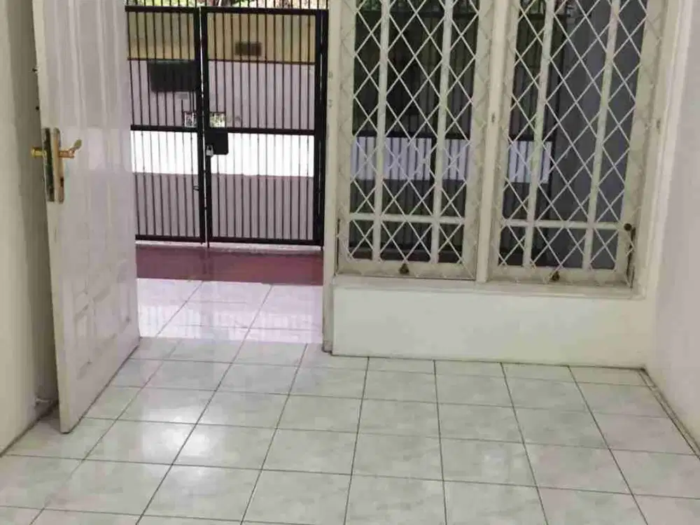 Disewakan Rumah Hunian di Tomang 1 1/2  lantai Jakarta Barat