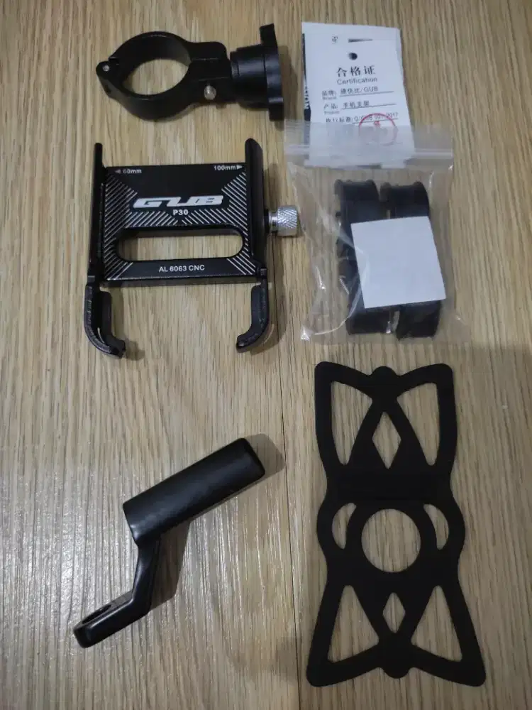 Holder HP untuk motor & sepeda GUB P30