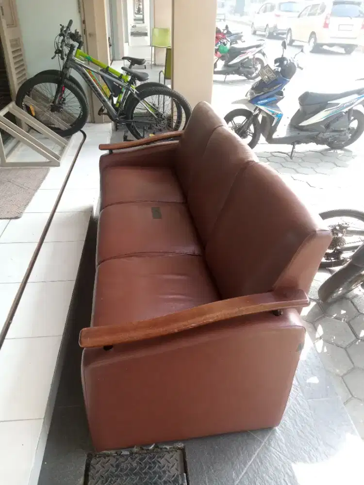 Service sofa Garut