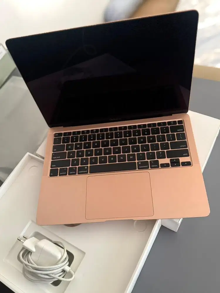 MacBook Air 13” 2020 A2179 Intel 8GB/256GB – Mulus & Siap Pakai