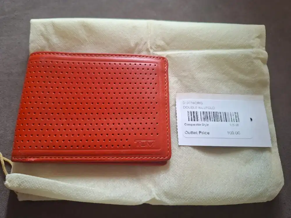 Dompet / wallet Tumi autentik.. best condition.. original store tumi
