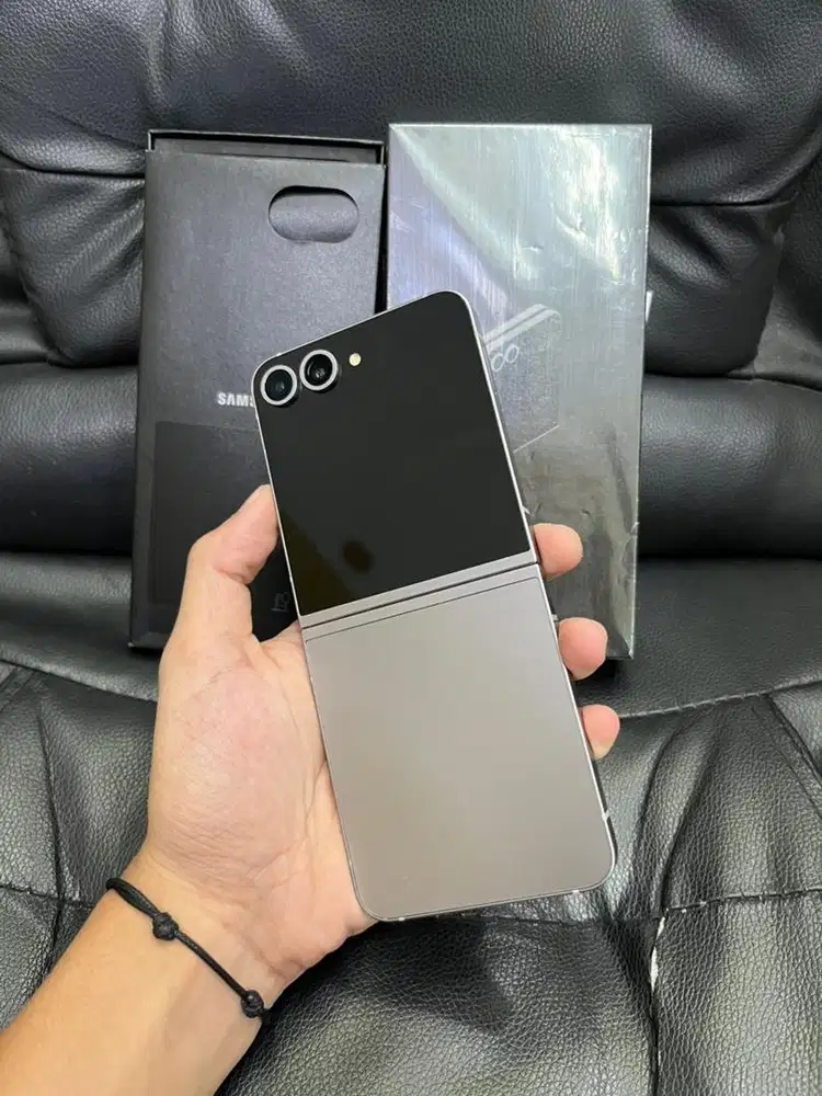Samsung ZFlip 6 12/256 GB Like New