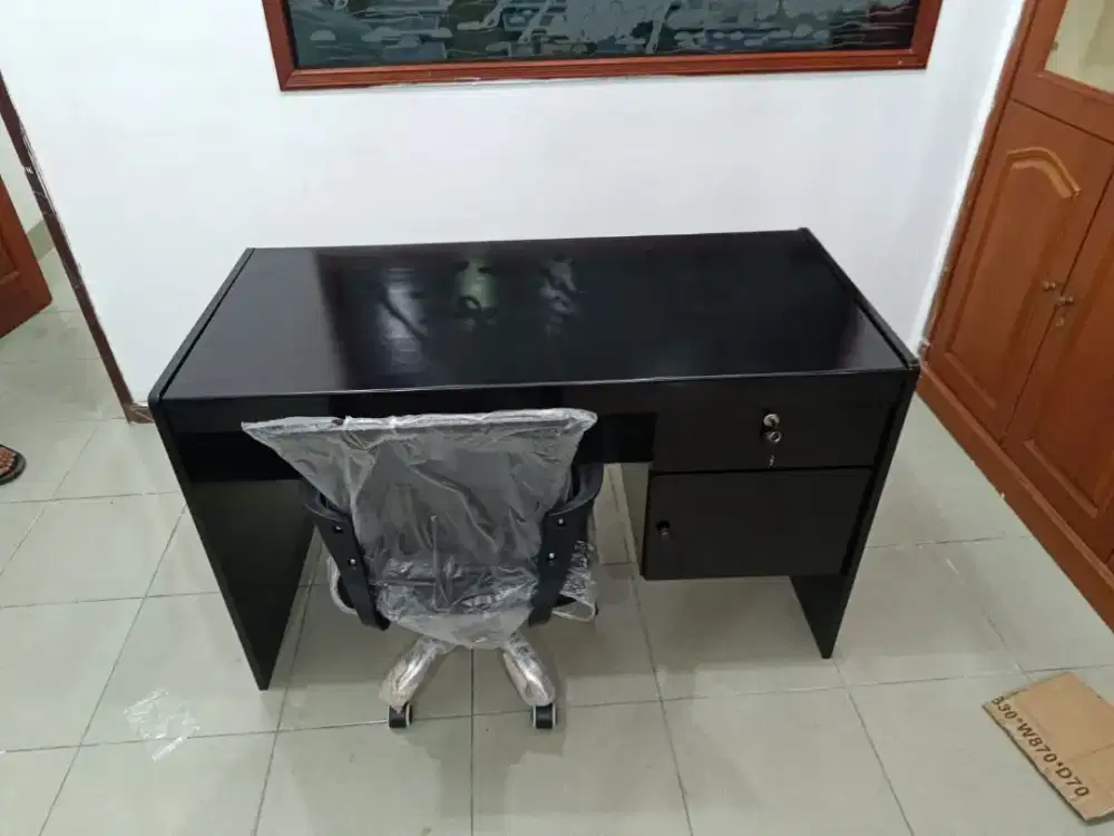 Paket Meja 1/2 Biro + Kursi Hidrolik