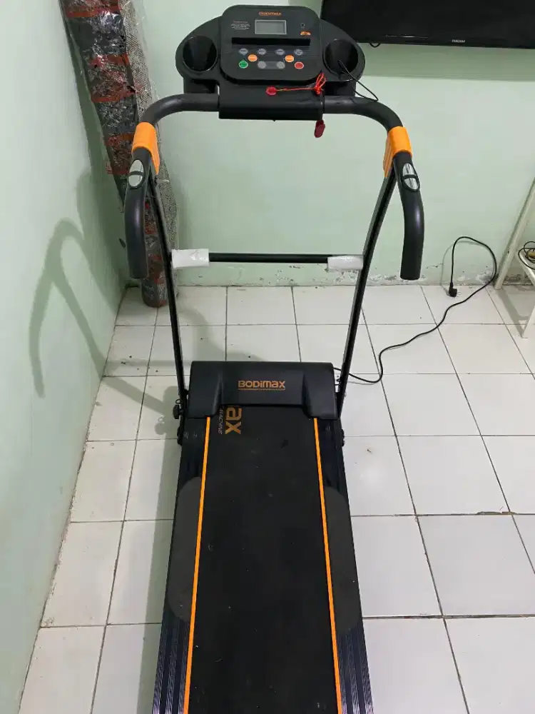 Treadmil Bodymax New Running Machine