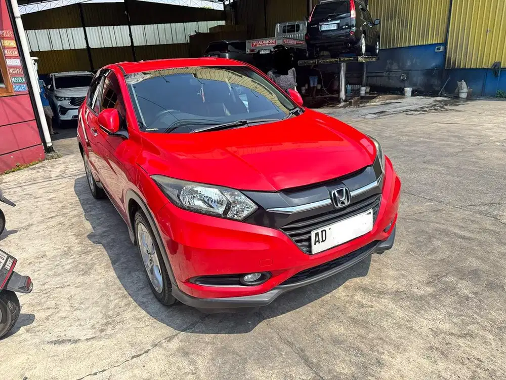 Honda HRV E Matic warna Merah 2018 Pemakaian sendiri