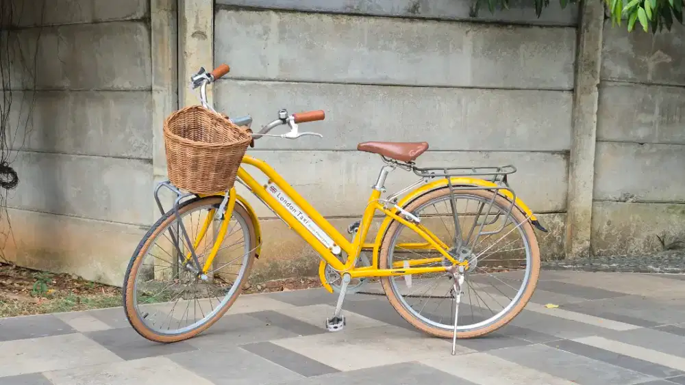 Sepeda London Taxi CRB 26L warna Kuning dengan keranjang