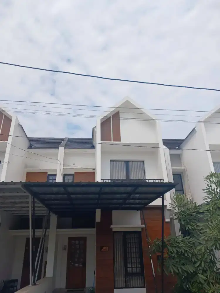 Dikontrakkan rumah baru dua lantai diperumahan Kawa village