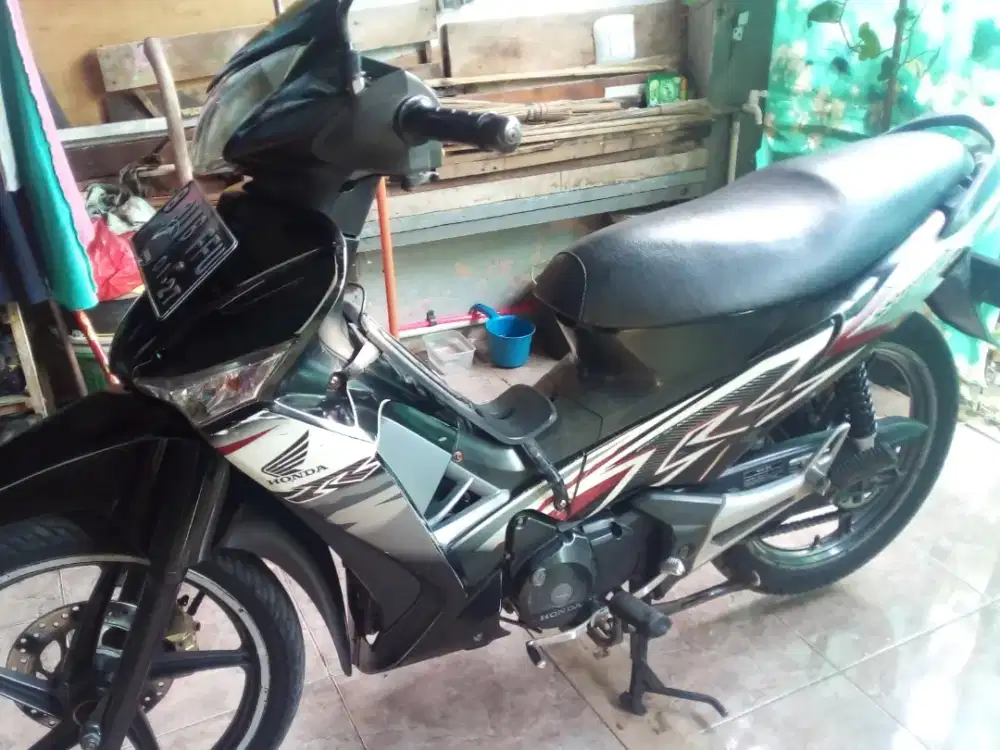 Dijual Motor Supra X 125 R ( Batman) tahun2012