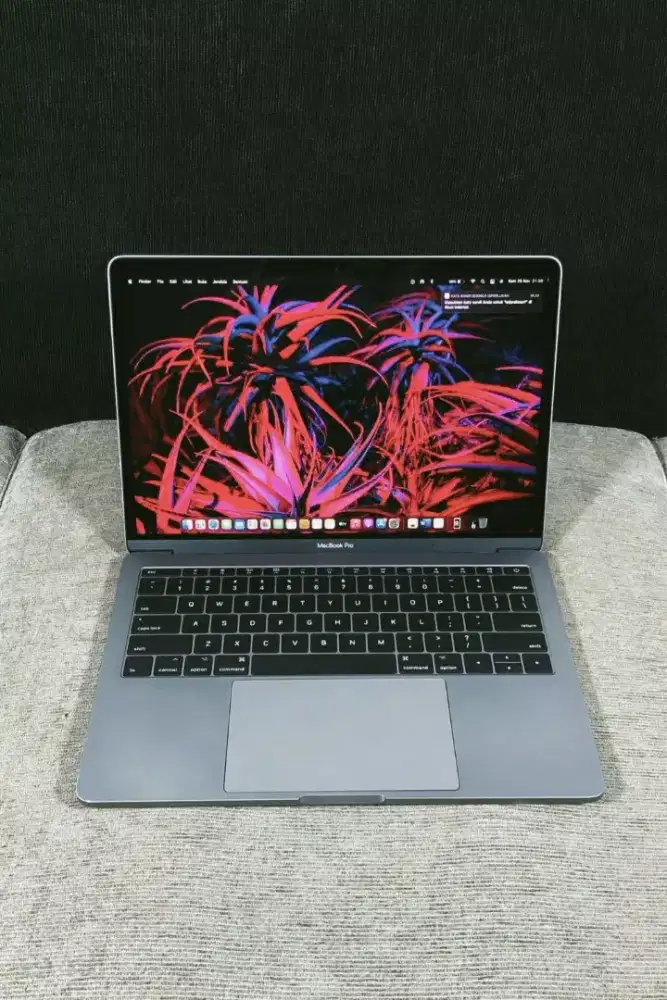 Macbook pro 2017 core i5 8/256GB fullset