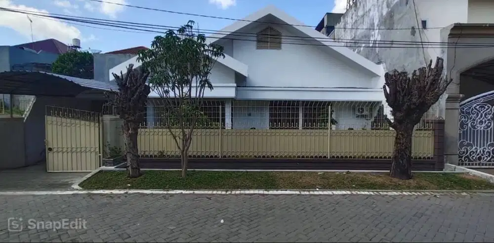 Dijual Rumah Dharmahusada 1,5 Lantai Siap Huni Row Jalan Depan Lebar