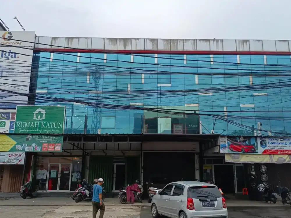Disewakan/Dijual ruko 3lt di Raya Pekayon Bekasi Selatan