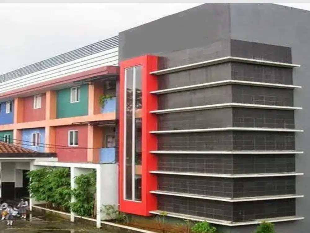 Gedung Sekolah Megah dan Aktif  Ber Operasi area Duren Sawit, Jakarta Timur
