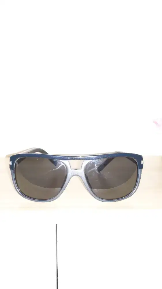 SUNGLASSES Auth louis vuitton