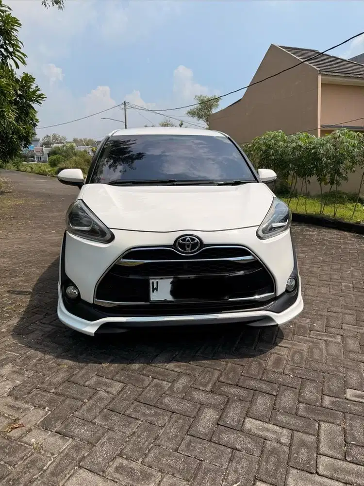 Toyota Sienta Q