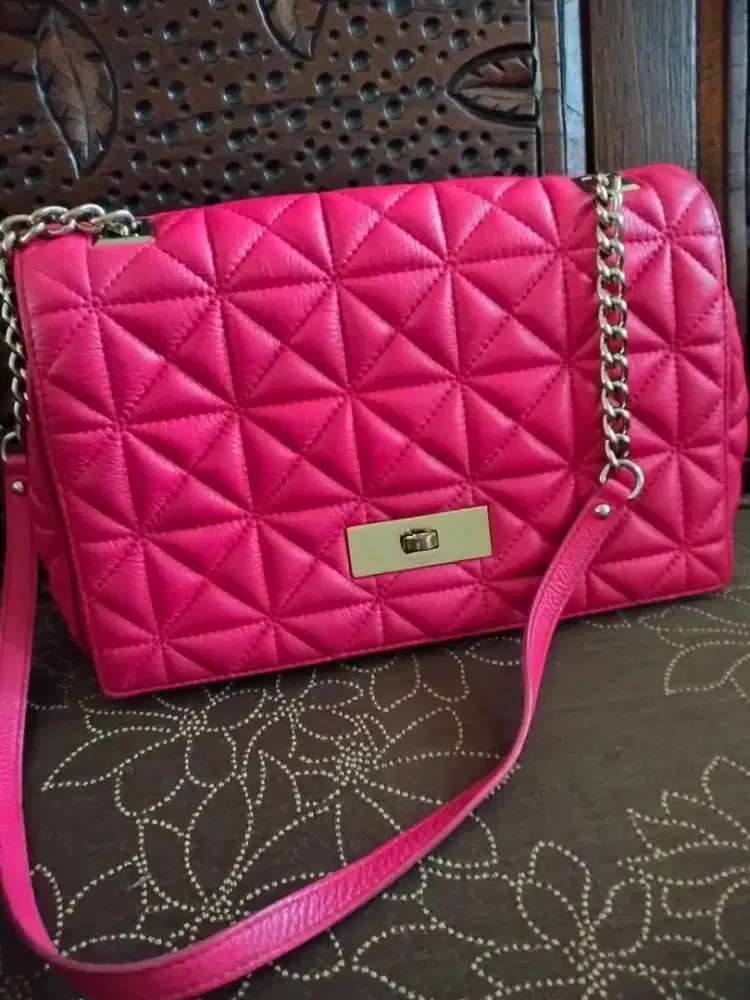 Tas Kate Spade New York Delaney Sedgewick Place berwarna Fuchsia