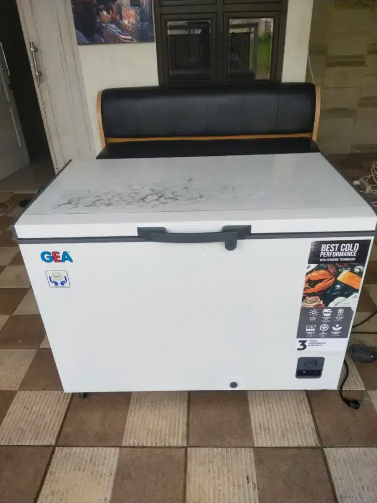 freezer box GEA kapasitas 330  liter ori
