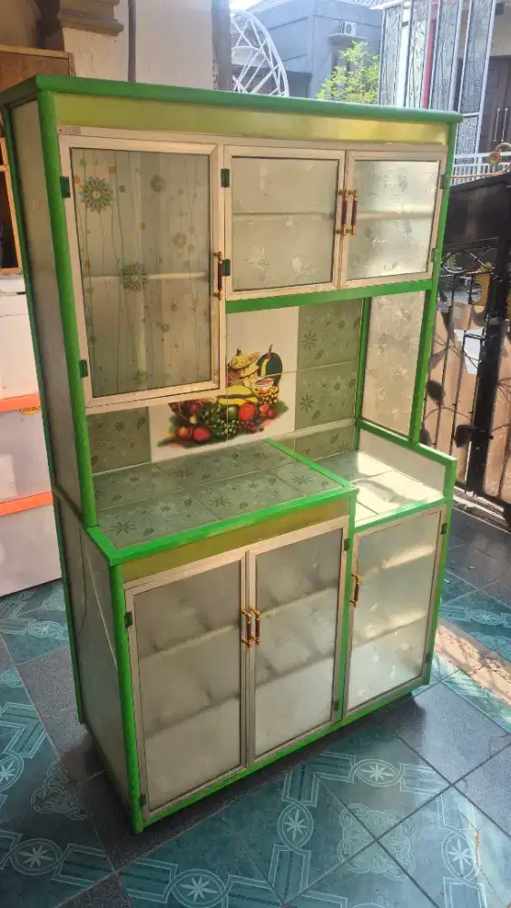 Lemari Rak Piring Aluminium Kaca Bekas