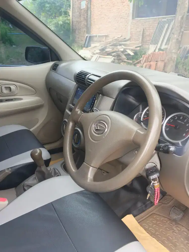 bismillah jual Xenia Li deluxe 2010 pajak on