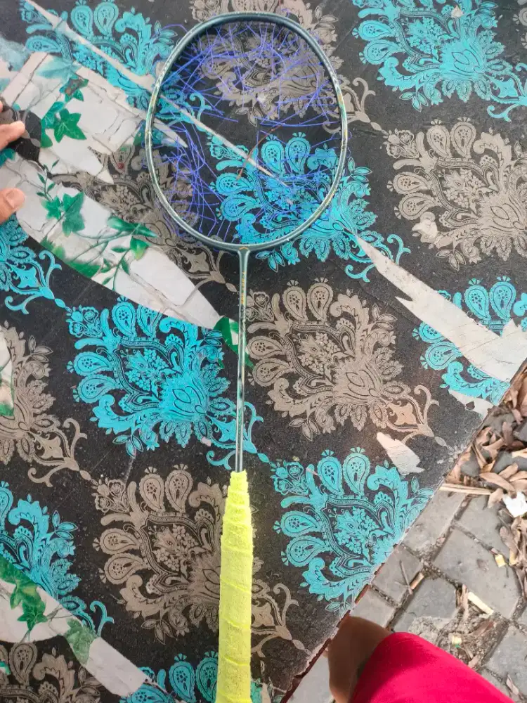 Dijual raket badminton hundred T-rex dan Yonek astrox lite