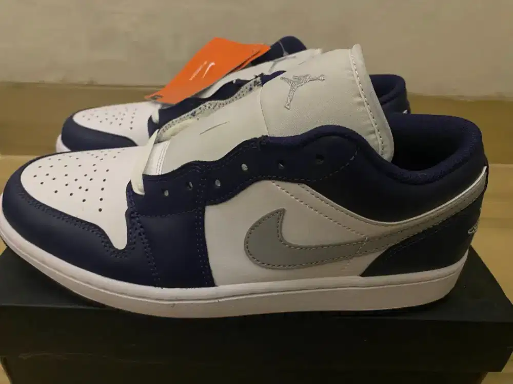 Air jordan 1 low white/wolf grey-midnight navy NEW