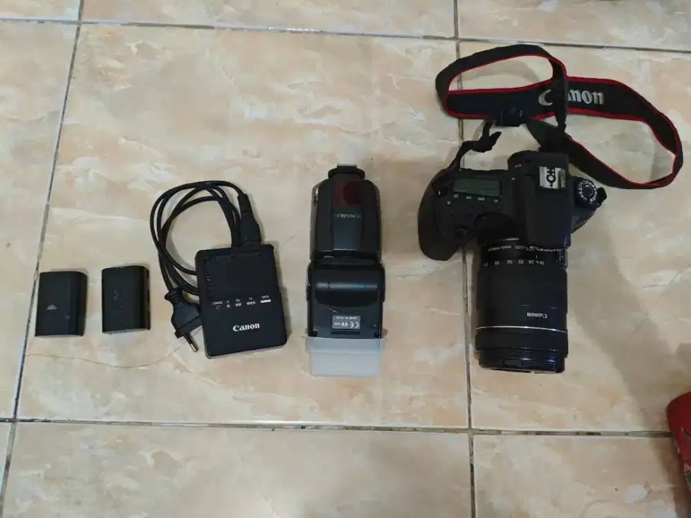 Kamera Eos 60D + Lensa + Flash