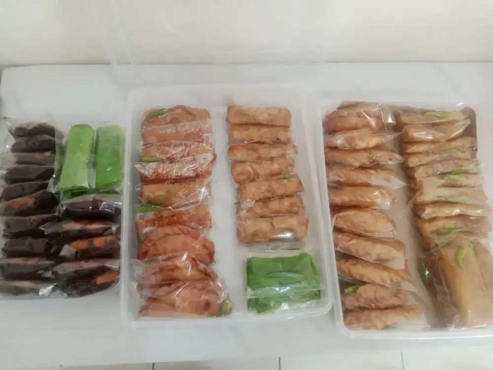 Aneka gorengan dan cemilan