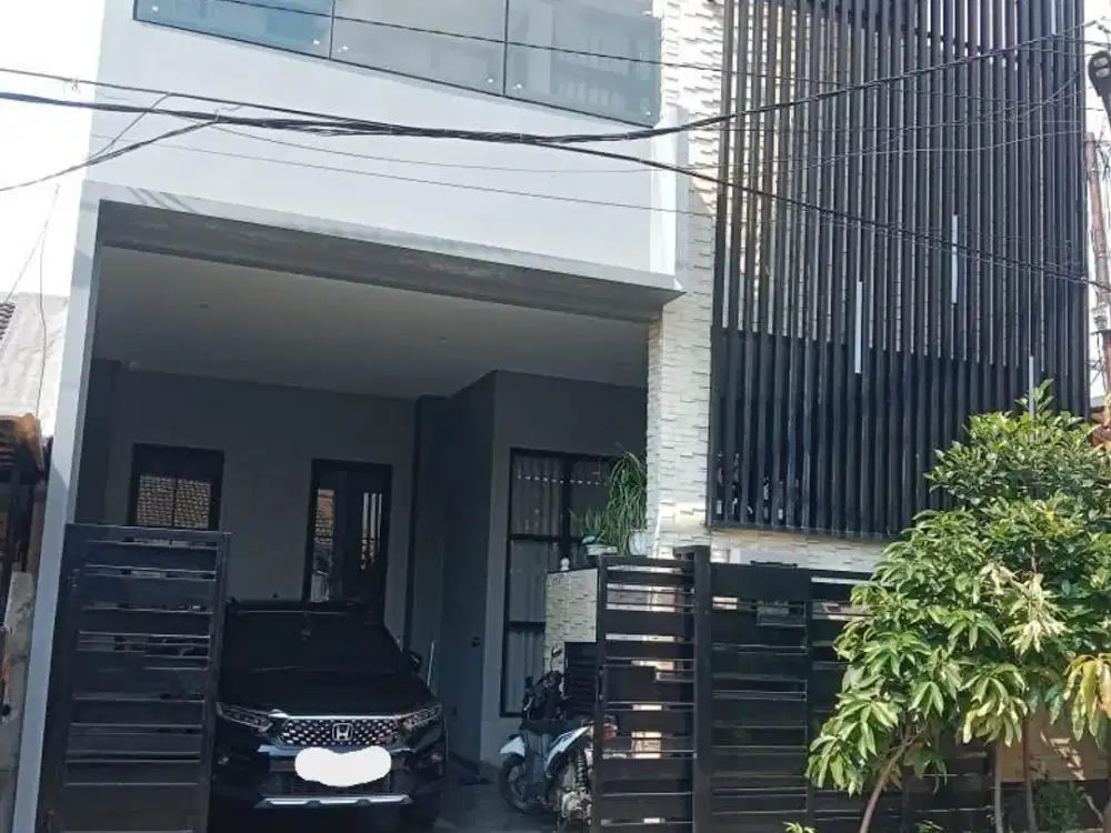 DIJUAL RUMAH SEMI FURNISHED HADAP BARAT 3 LANTAI  @RUMAH TAMAN KENCANA