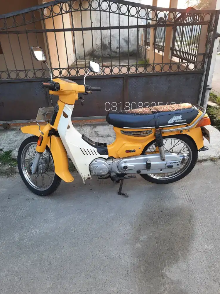 Suzuki RC 100 95 kuning