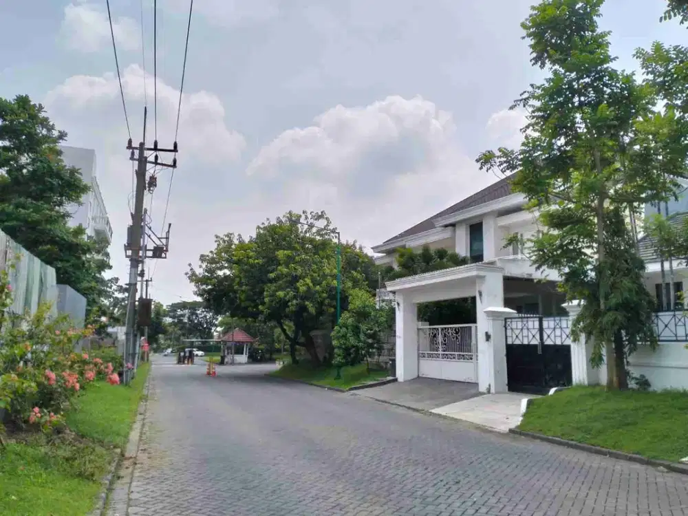 Dijual Rumah Mewah Semi Furnished Dengan Lokasi Strategis