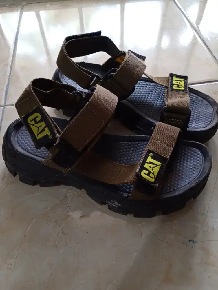 Jual sepatu pria dan sendal CAT original