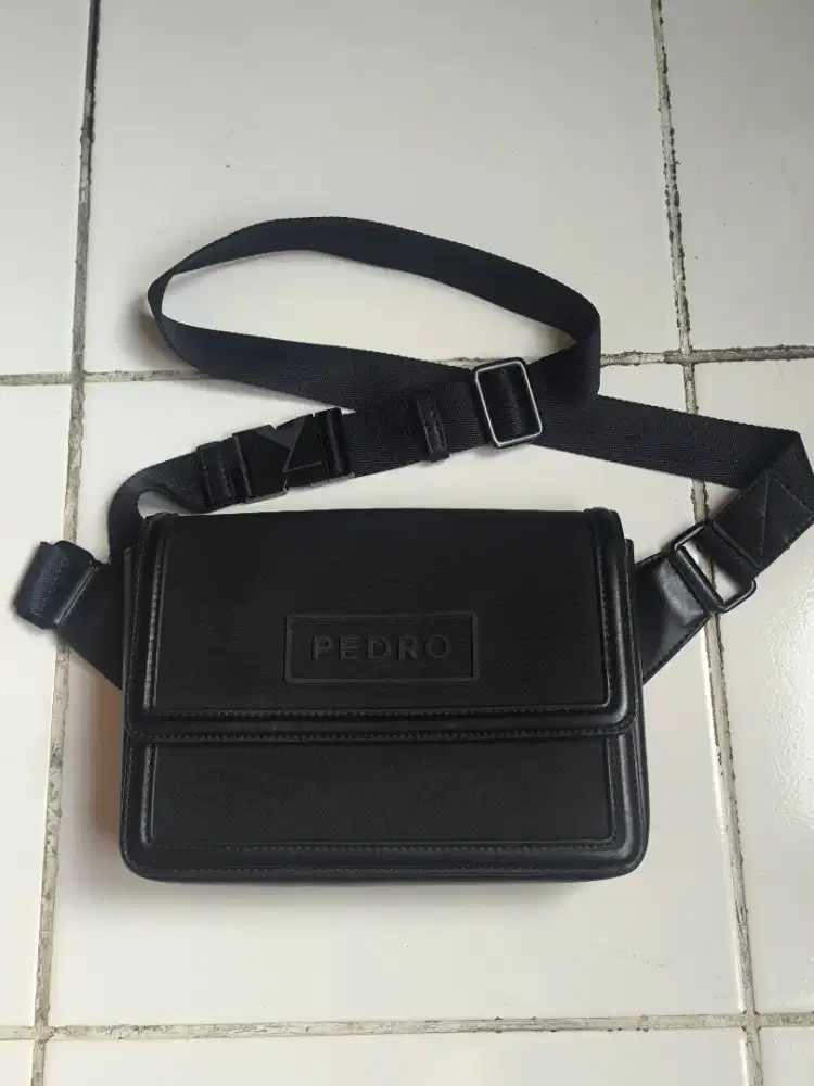 Tas PEDRO sling bag pouch / crossbody ORIGINAL LIKE NEW