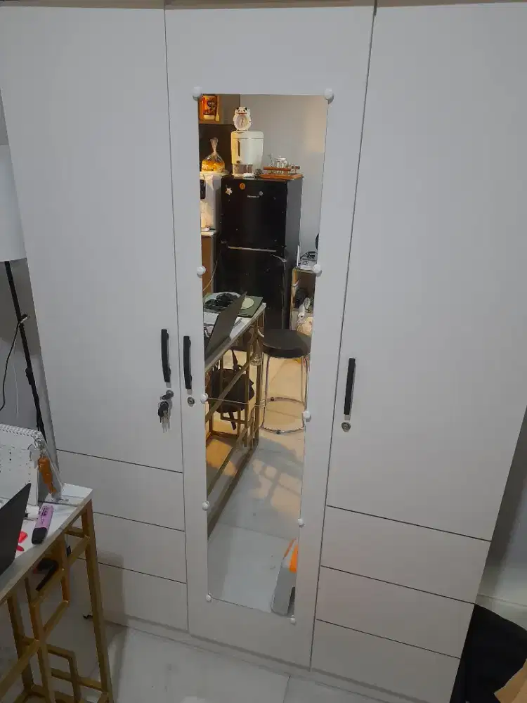 Lemari baju 3 pintu