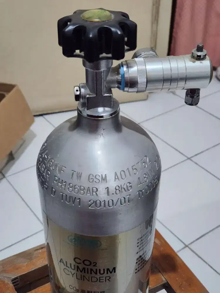 Tabung alumunium Co2 Aquarium merek Ista ukuran 1.8 kg komplit