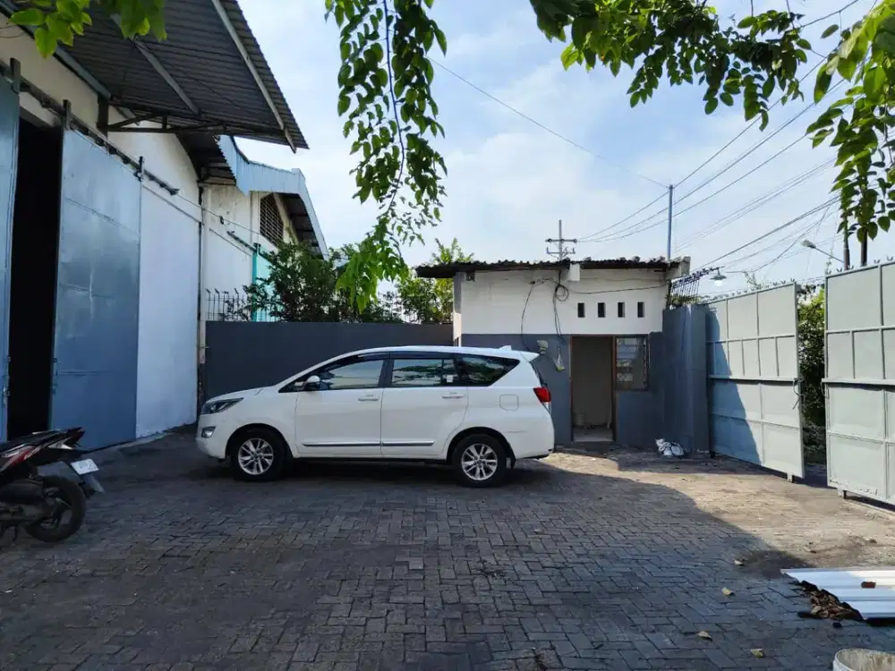 GUDANG BUMI MASPION ROMOKALISARI _ROW JALAN LEBAR, TRUK BESAR LEWAT
