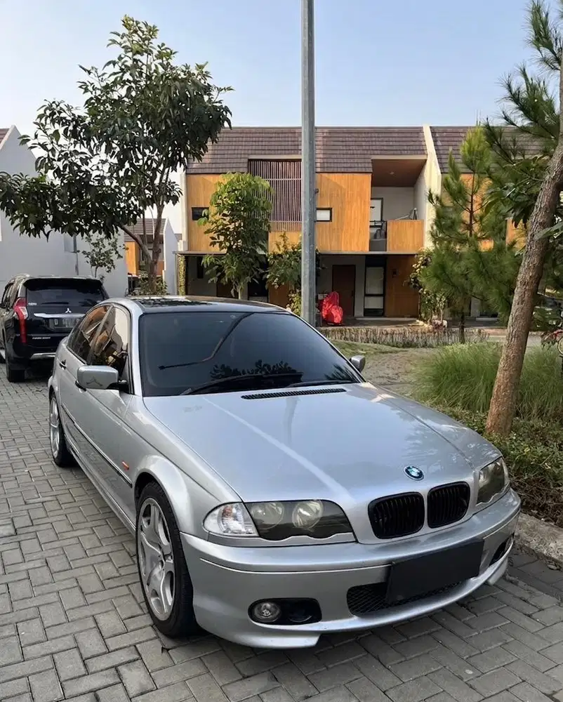 BMW 318i 2000 Bensin