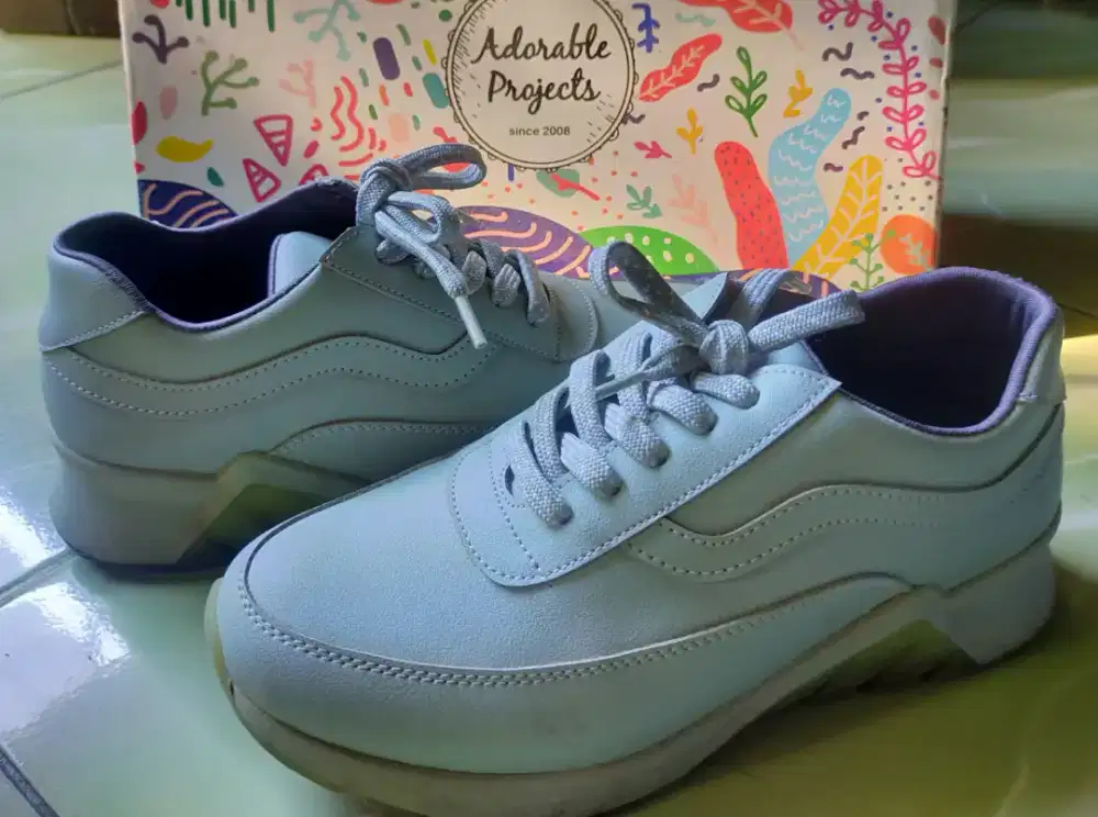 Sepatu sporty Baby Blue