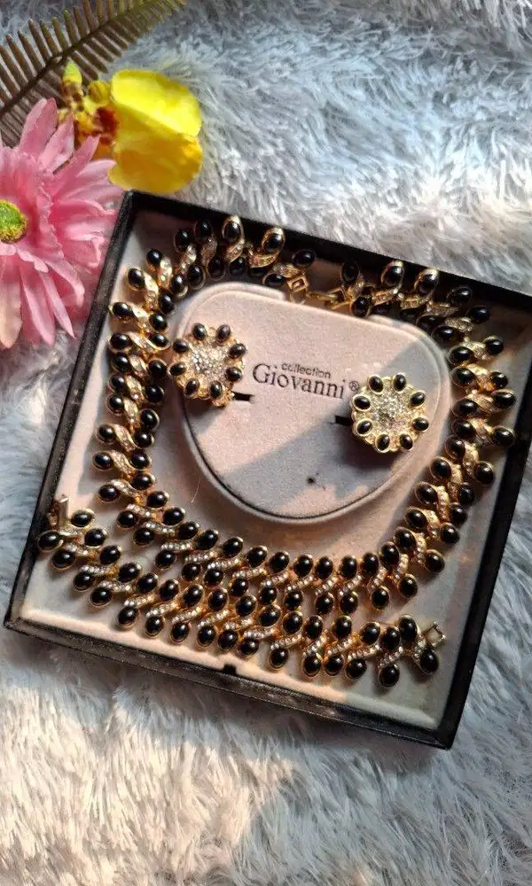 [VINTAGE] Giovanni Collection Gold-Plated Black Cabochon Jewelry Set (