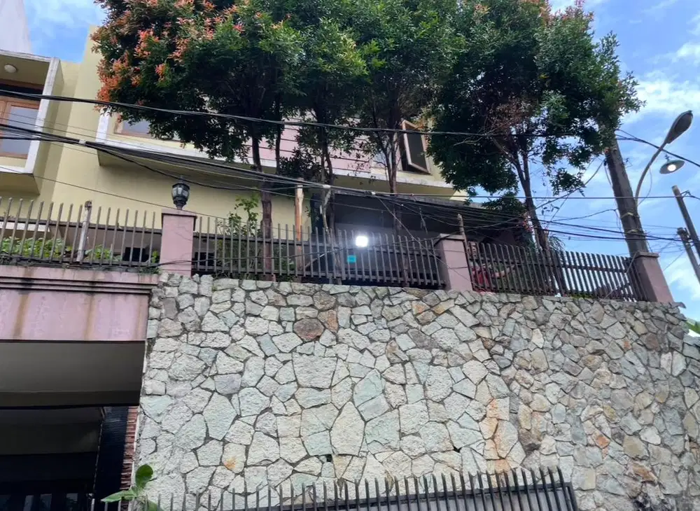 Dijual rumah tinggal di Kav Pertamina No.3