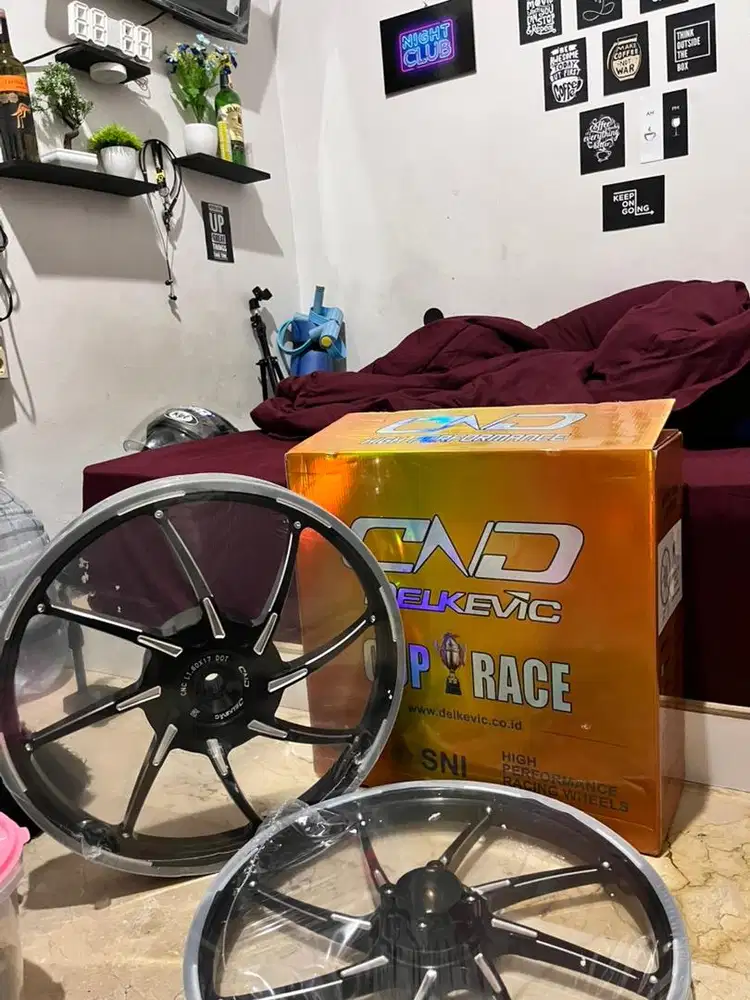 For sale velg delkevic m8 r17+ban maxxis victra st d/b untuk beat esp